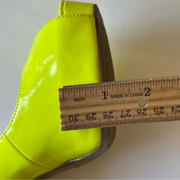 GUESS neon yellow peep toe stilleto sling back heels - Picture 12 of 12